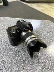Nikon D70 DSLR Camera with Lens - Photo 2