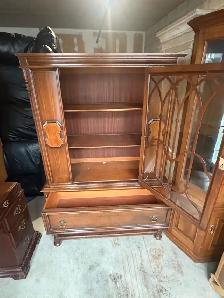 Free delivery Antique Wooden Display Cabinet with Glass Doors - Photo 3