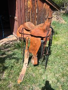 Full roughout roping saddle