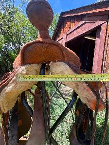 Full roughout roping saddle - Photo 6