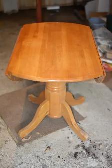Free Table - Photo 2