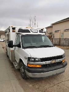 2017 Chevrolet G3500 6L V8 Cube Van w/110V outlets