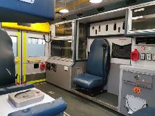 2017 Chevrolet G3500 6L V8 Cube Van w/110V outlets - Photo 4
