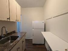 One bedroom Living Kitchen Bath apartment high park area - Photo 5