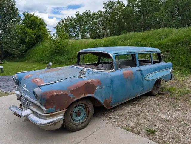1957 Pontiac 2 door wagon