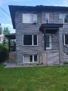 Appartement 6 1/2 sur 2 étages à louer