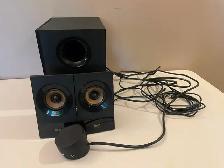 LIKE NEW - Logitech Z533 2.1 Speaker System with Subwoofer