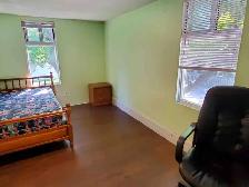 McMaster Housing:Spacious - Photo 3
