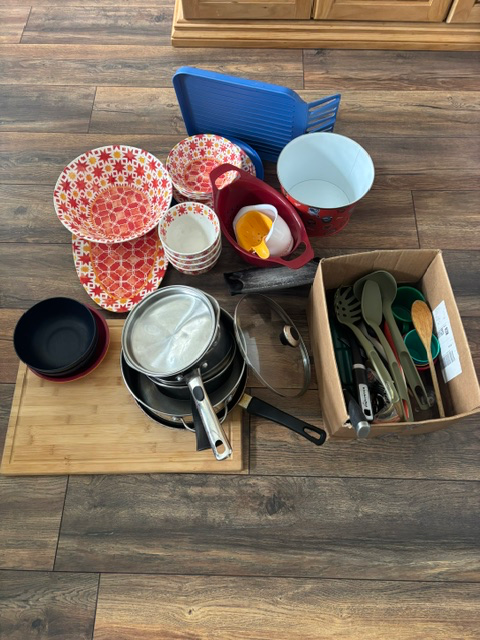 Kitchen plates, bowls and utensils
