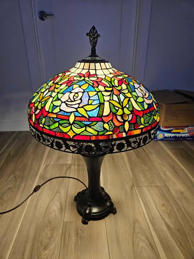 Beautiful Stained Glass Table Lamp – Unique, High Quality