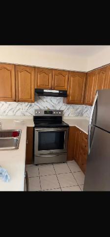 Two male persons -one large room in sharing. Brampton. - Photo 4