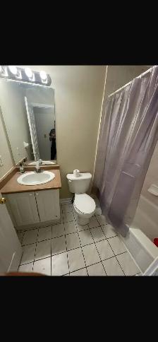 Two male persons -one large room in sharing. Brampton. - Photo 12
