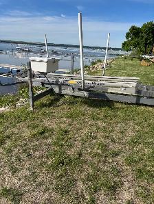 2010 Sunstream Sunlift boat lift