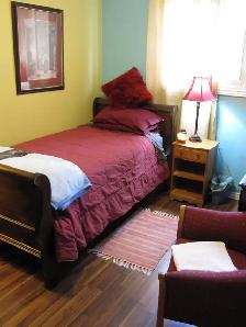Room for Rent, or couch surf n' save!  $35 - Photo 5
