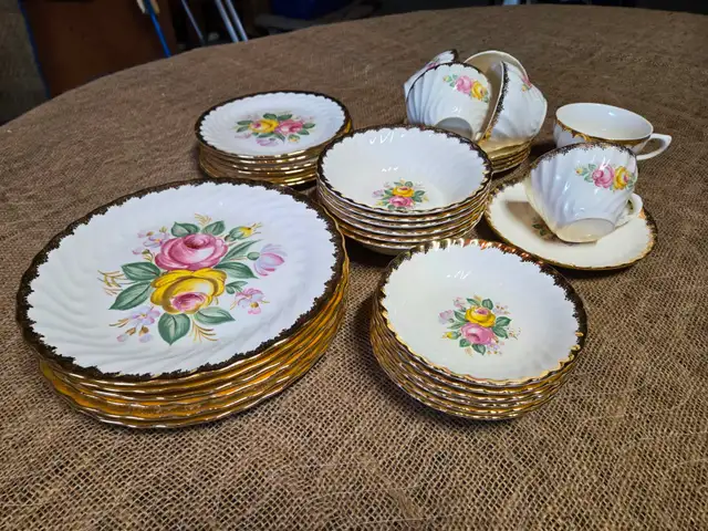 VINTAGE QUBAN ROYAL LUNCHEON SERVICE