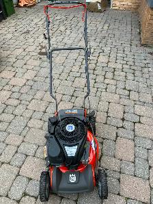 Lawnmower Husqvarna - Engine B & S 7 HP - Photo 2