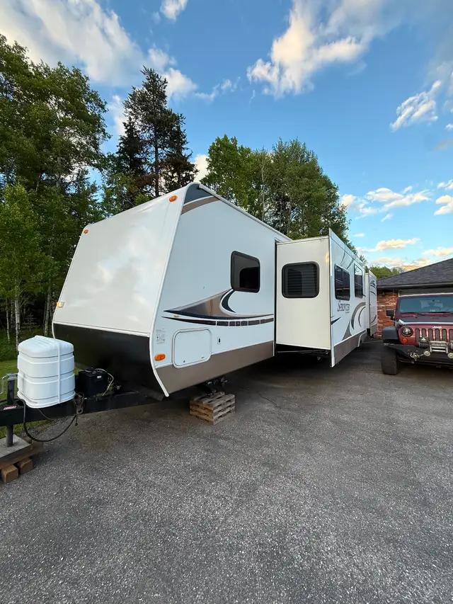 2010 Keystone Sprinter 31’ - Ready to Camp!