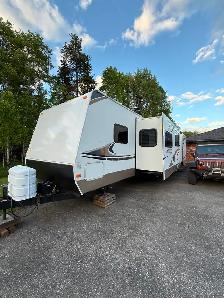 2010 Keystone Sprinter 31’ - Ready to Camp!
