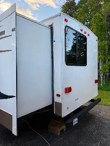 2010 Keystone Sprinter 31’ - Ready to Camp! - Photo 10