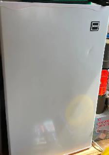 Compact Refrigerator (3.2 CF) in very good condition