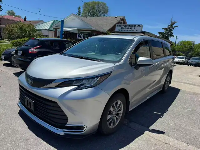 2021 Toyota Sienna XLE 7-Passenger AWD