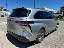 2021 Toyota Sienna XLE 7-Passenger AWD - Photo 4
