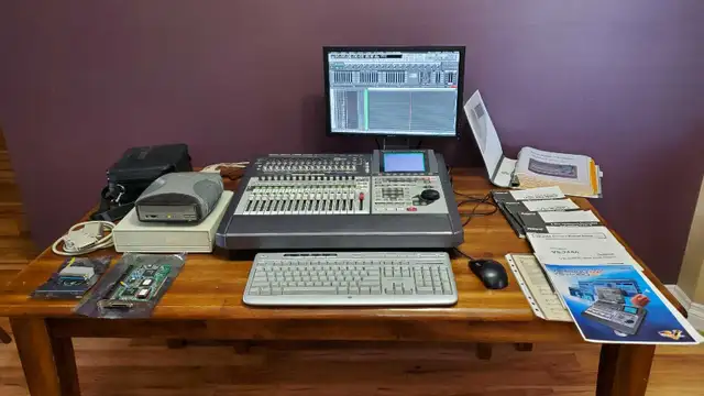 Roland VS-2480 24 Bit-24 Track Digital Studio Workstation