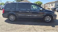 2011 Chrysler Town & Country Limited, FULLY LOADED, WELL MAINTAI - Photo 6