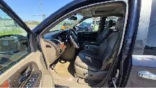 2011 Chrysler Town & Country Limited, FULLY LOADED, WELL MAINTAI - Photo 9