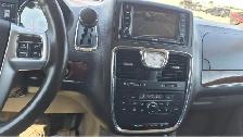 2011 Chrysler Town & Country Limited, FULLY LOADED, WELL MAINTAI - Photo 13