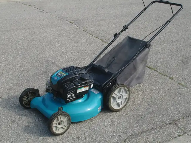LIKE BRAND NEW 3 IN 1 21' YARDWORKS EX SERIES 6.75HP LAWNMOWER!