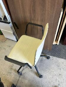 Andreu World Swivel Chair Flex Chair! - Photo 2