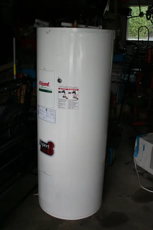 Réservoir eau chaude 60 gallons fonctionnel (2014) Livraison pos