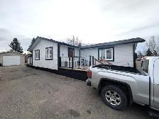 Manufactured Home FOR SALE in Coaldale - Complete Renovation - Photo 3