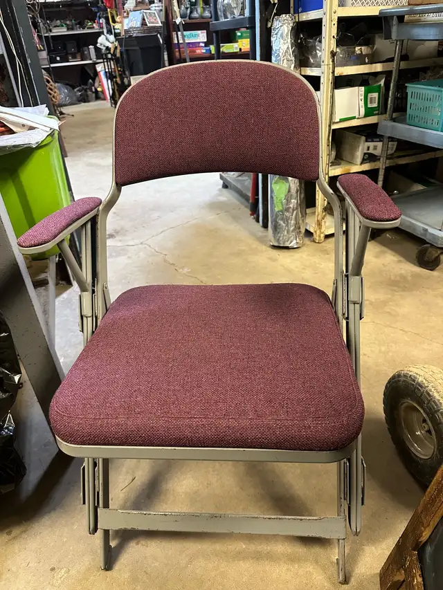 Heavy duty folding chairs