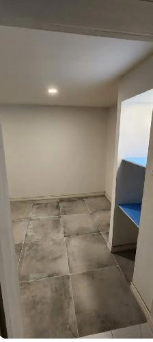 Private room available for rent in new renovated basement - Photo 2
