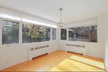 Massive 3 bdrm unit, recently renovated, in fantastic walkab - Photo 8