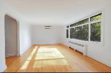 Massive 3 bdrm unit, recently renovated, in fantastic walkab - Photo 10