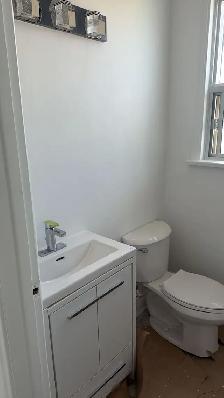 Newly Renovated 2 Bedroom 1 Bathroom Apartment - Photo 7