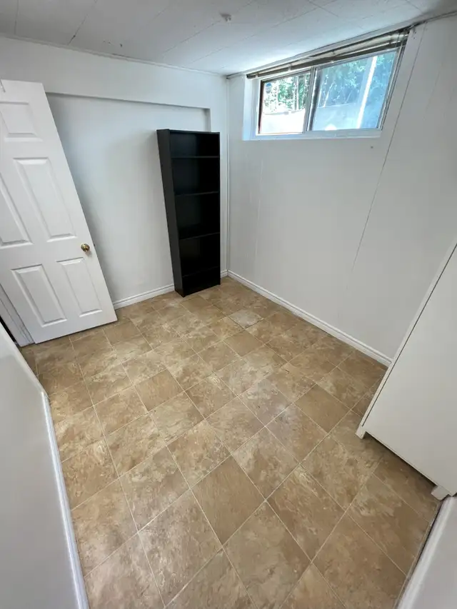 Yonge/Finch 1BR Unit with Separate Entrance