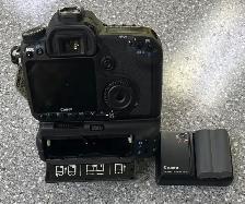 Canon 40D DSLR Camera with Lens and Battery Grip - Photo 5