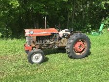 Massey Ferguson 165 Tractor - Photo 2