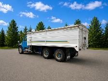 2005 Freightliner M2 Tandem Grain Truck – CAT C7 – $84,900 - Photo 3