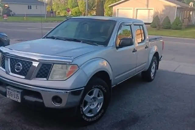 2007 Nissan Frontier truck
