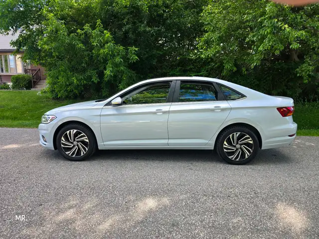 2019 Volkswagen Jetta Execline Nav ,Remote Start Sunroof ,Leathe