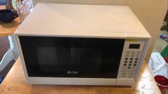 Free Microwave- lots of free stuff here
