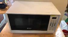Free Microwave- lots of free stuff here