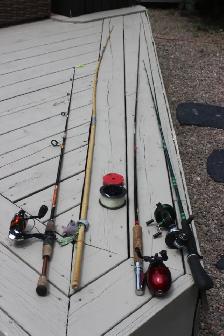 Fishing rods and tackle box. - Photo 3