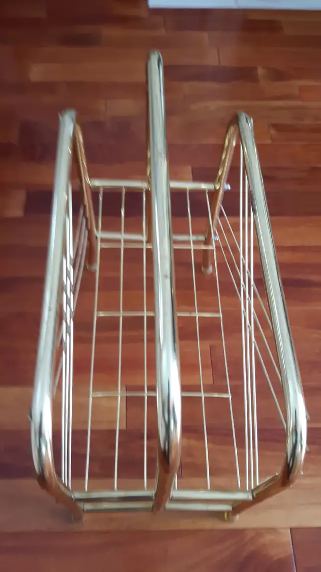 GRAND SUPPORT RANGEMENT EN MÉTAL OR 7 'LARx13'LONx15'HAU: $15.00