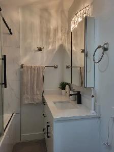 Beautifully Renovated 3-Bedroom Main Floor Home in Surrey - Photo 8